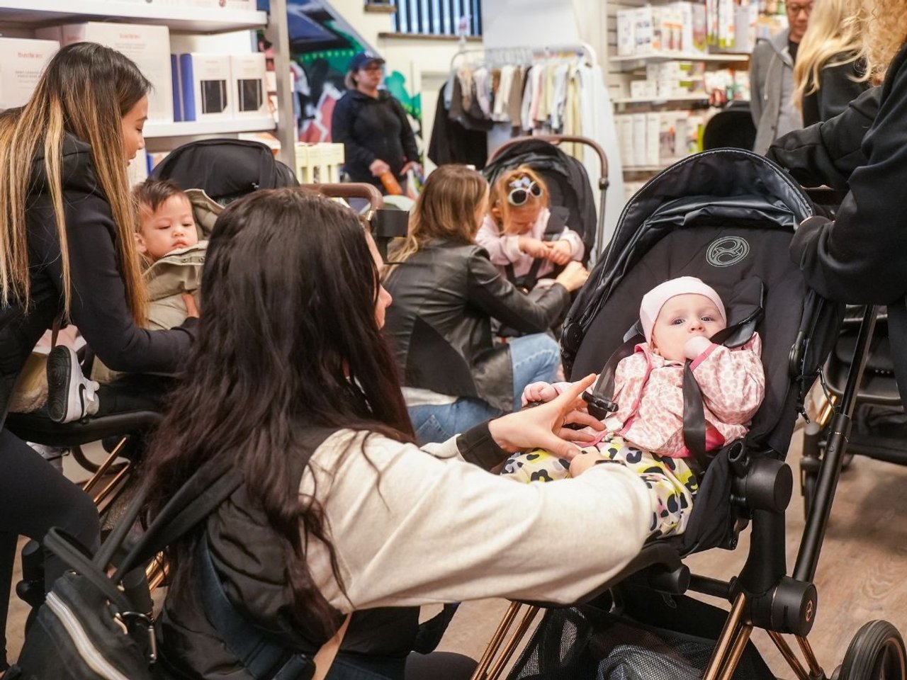 Become a Momfluencer with the CYBEX Hot Mom Walk Contest