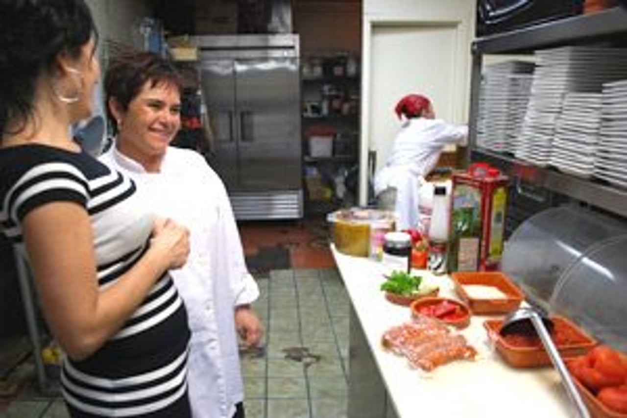 The Fernandez sisters in the kitchen at Embrujo Flamenco (Photos by Davida Aronovitch)