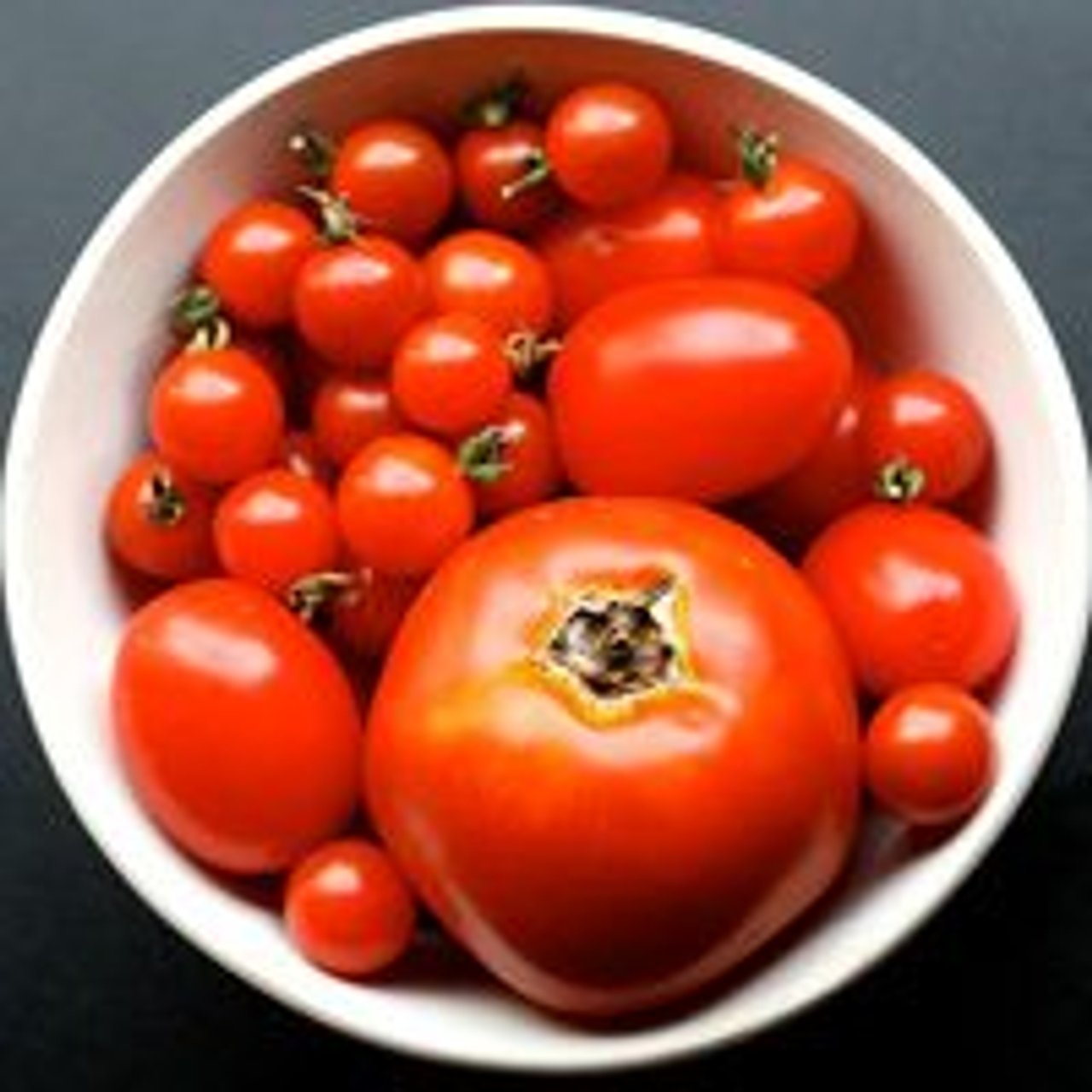 Black Death-plagued tomatoes in Ontario, run a restaurant on Facebook, Alain Ducasse loves leftovers