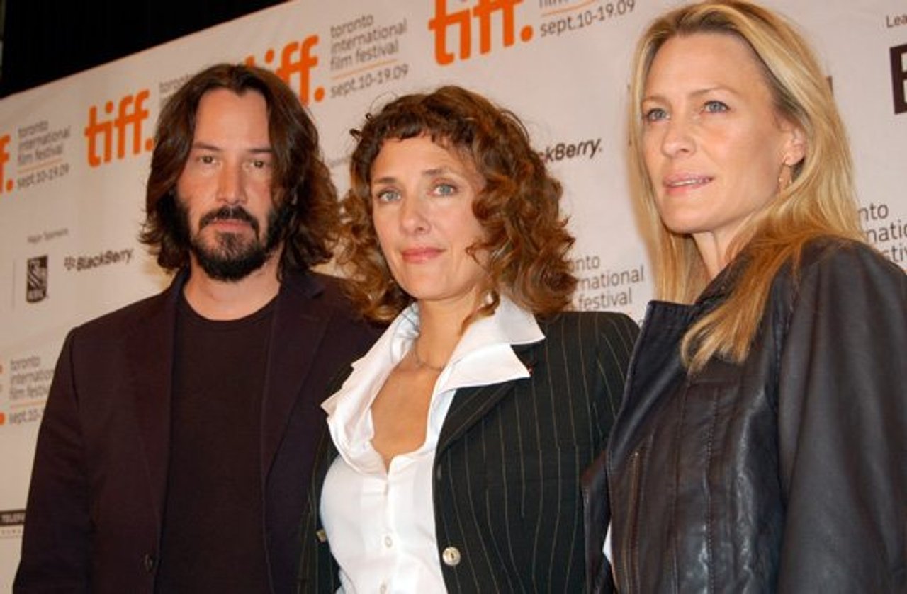 Keanu Reeves won't comment on beard, fans dismayed by facial hair