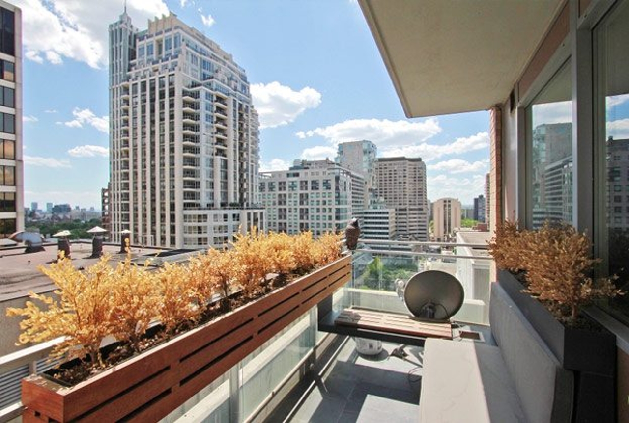 House of the Week: $1 million for a Yorkville sub-penthouse condo that’s styled like a clubland lounge