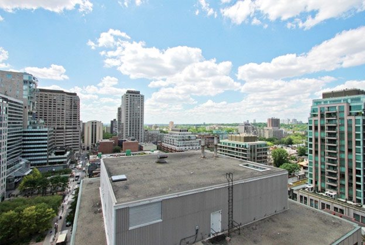 House of the Week: $1 million for a Yorkville sub-penthouse condo that’s styled like a clubland lounge