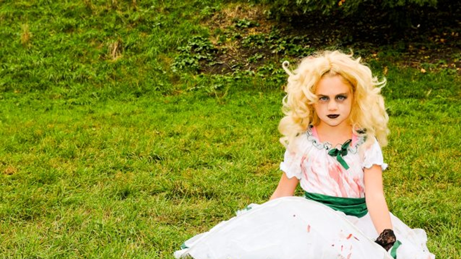 YELLO ZOMBIE WALK みっちー The Toronto Zombie Walk saw undead children and a wedding ceremony