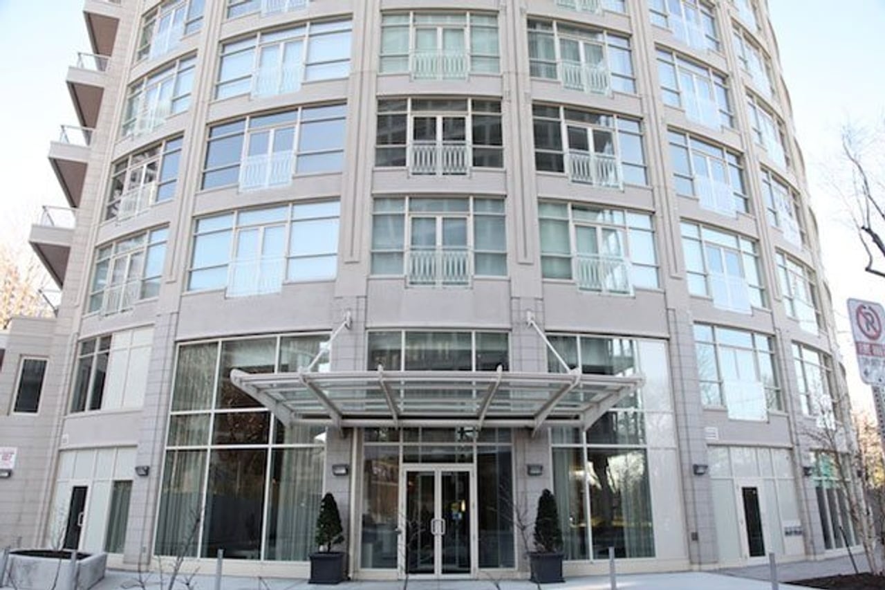Condomonium: $2.5 million for a prim and trim midtown penthouse