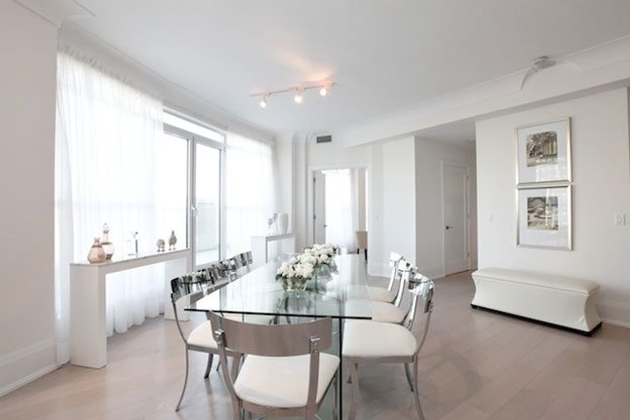 Condomonium: $2.5 million for a prim and trim midtown penthouse