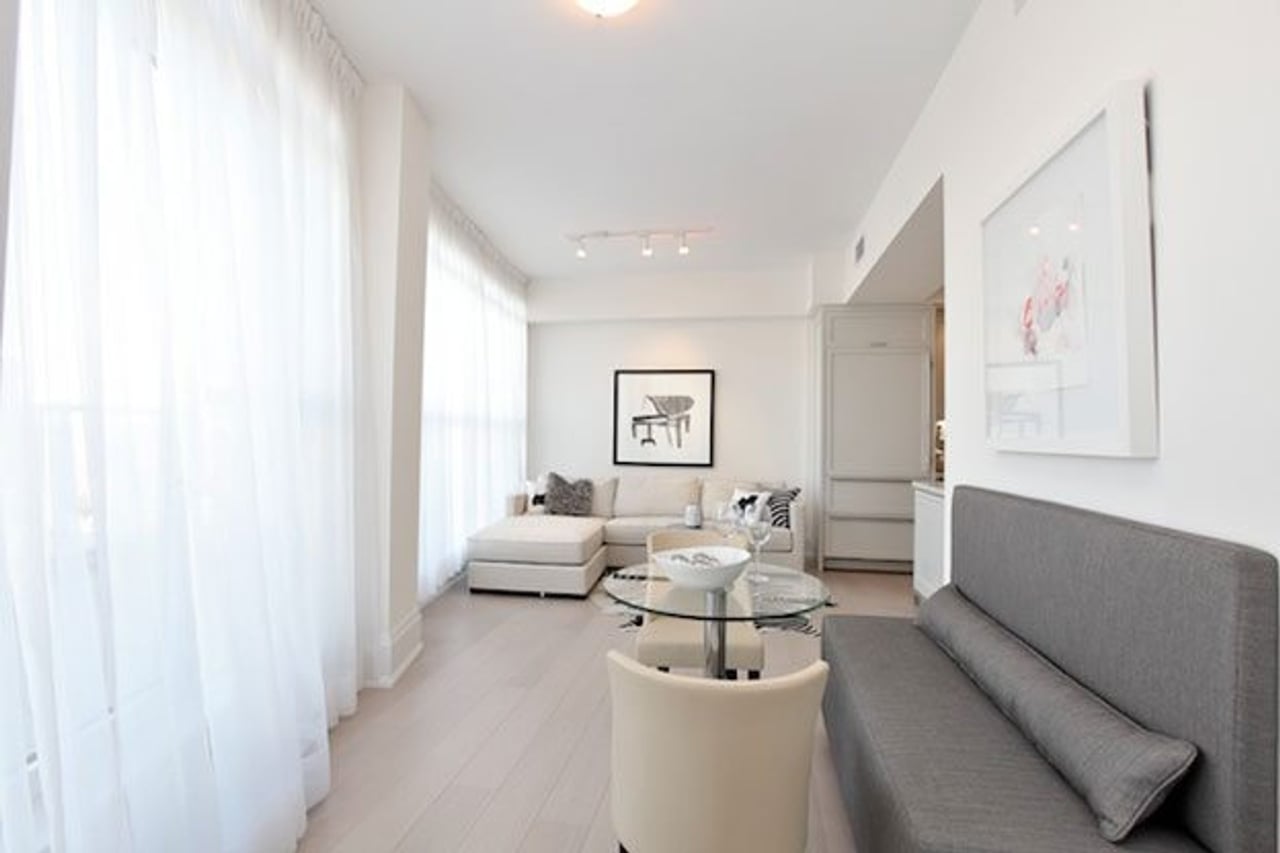 Condomonium: $2.5 million for a prim and trim midtown penthouse