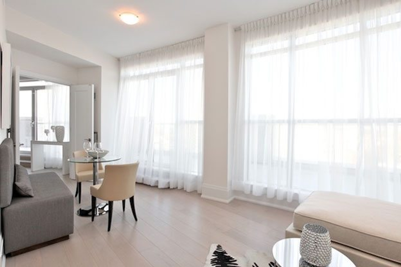 Condomonium: $2.5 million for a prim and trim midtown penthouse