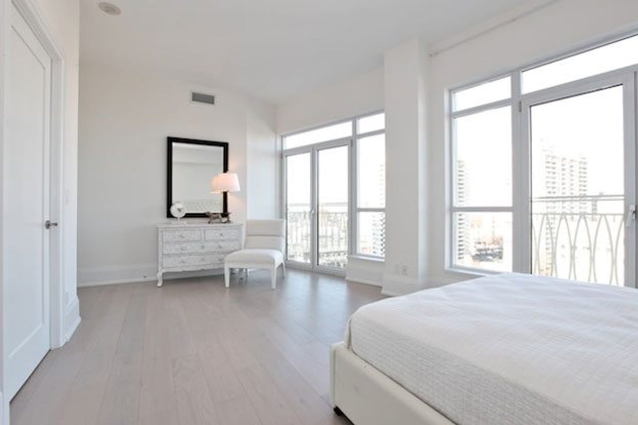 Condomonium: $2.5 million for a prim and trim midtown penthouse