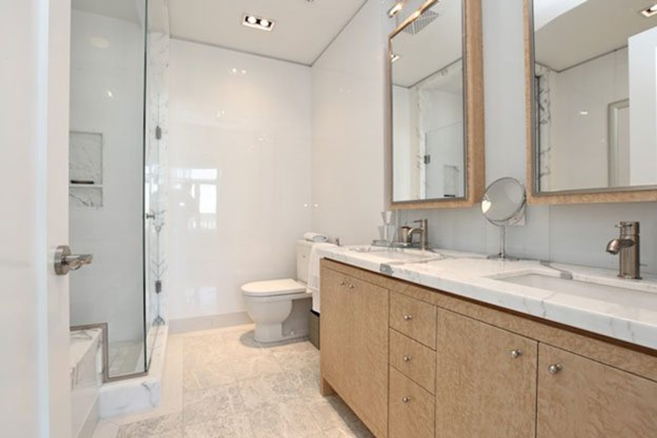Condomonium: $2.5 million for a prim and trim midtown penthouse