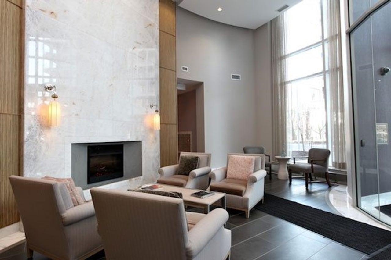 Condomonium: $2.5 million for a prim and trim midtown penthouse
