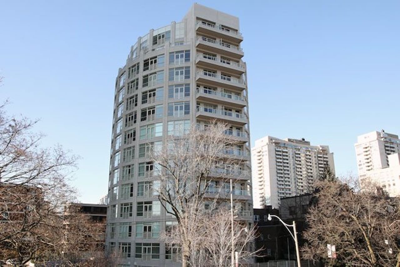 Condomonium: $2.5 million for a prim and trim midtown penthouse