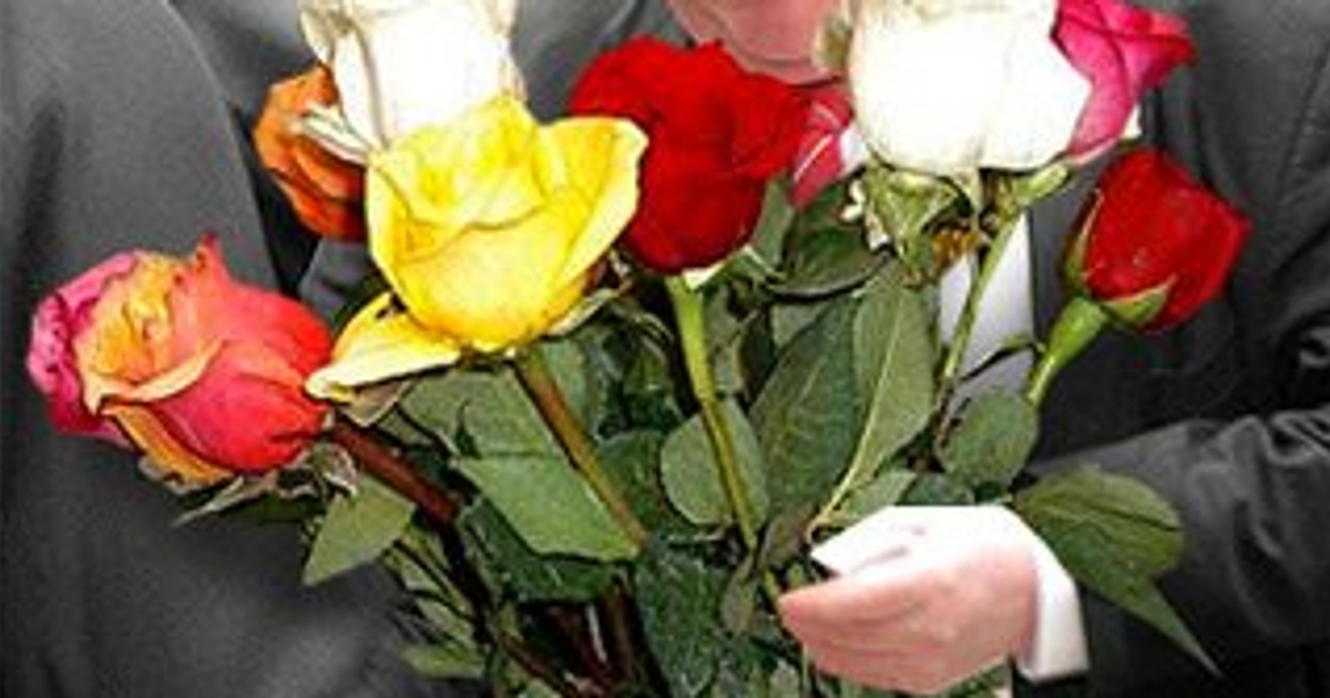 Rob Ford learns that charming female colleagues takes more than roses ...