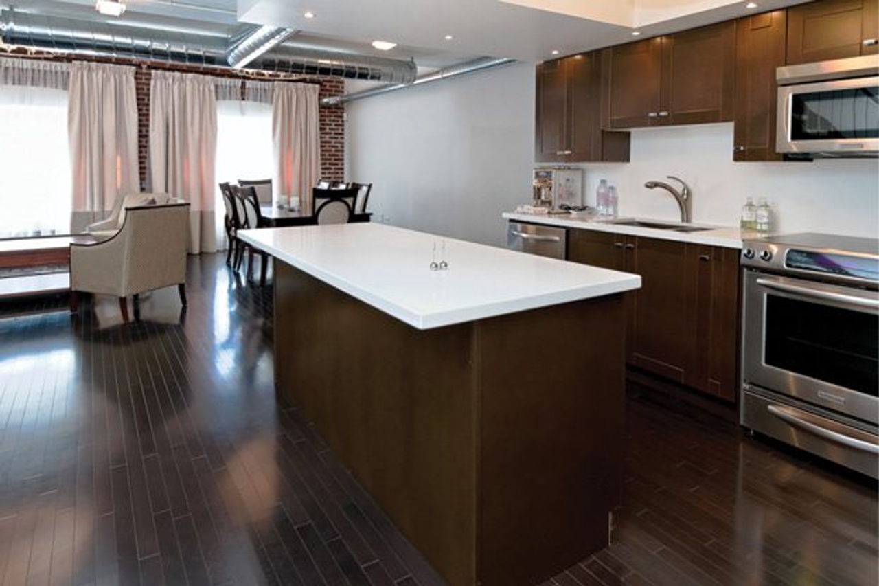 1100 Lansdowne Avenue, Unit 327