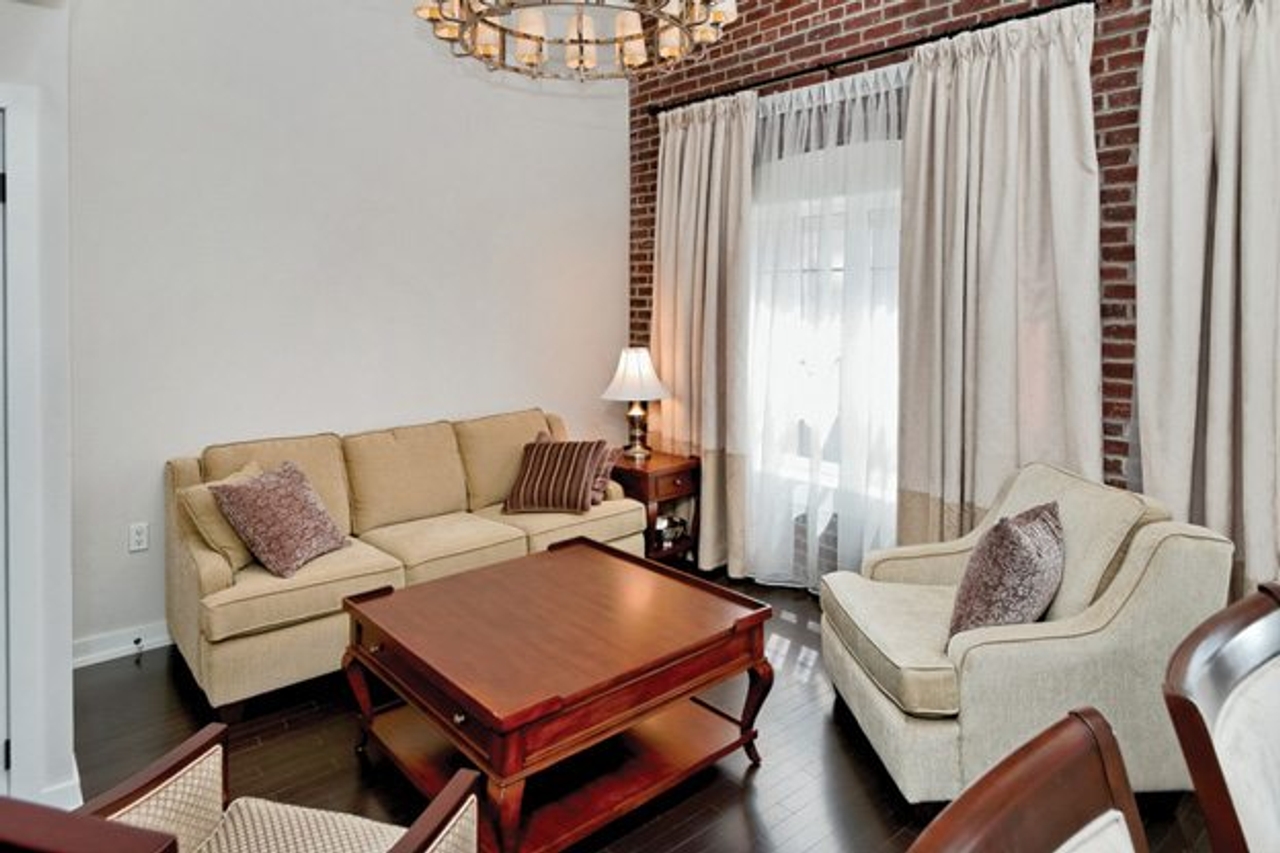 1100 Lansdowne Avenue, Unit 327