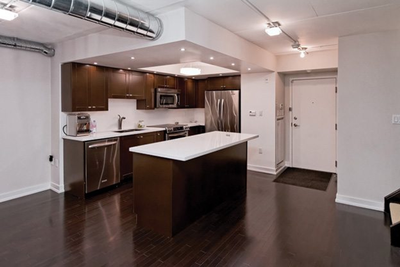 1100 Lansdowne Avenue, Unit 327