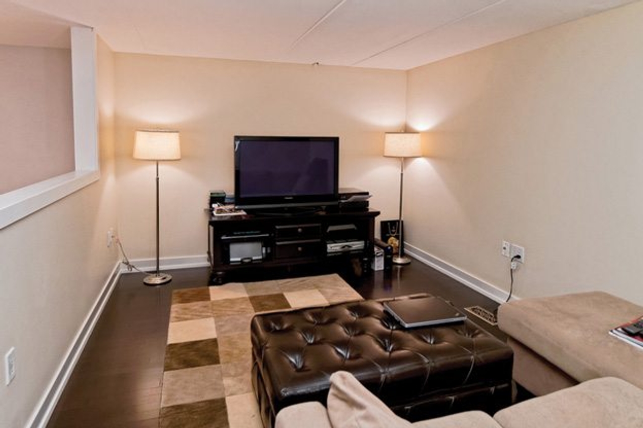 1100 Lansdowne Avenue, Unit 327