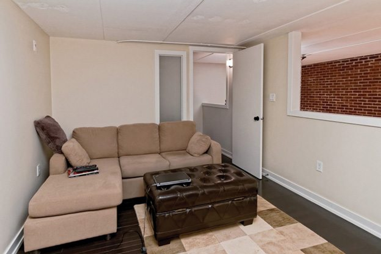 1100 Lansdowne Avenue, Unit 327
