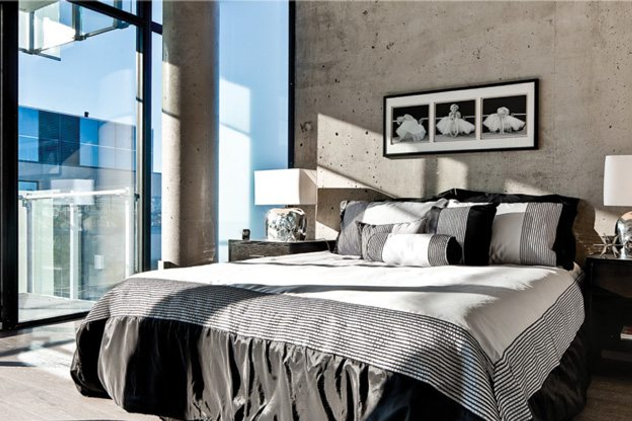 25 Stafford Street, Penthouse 906