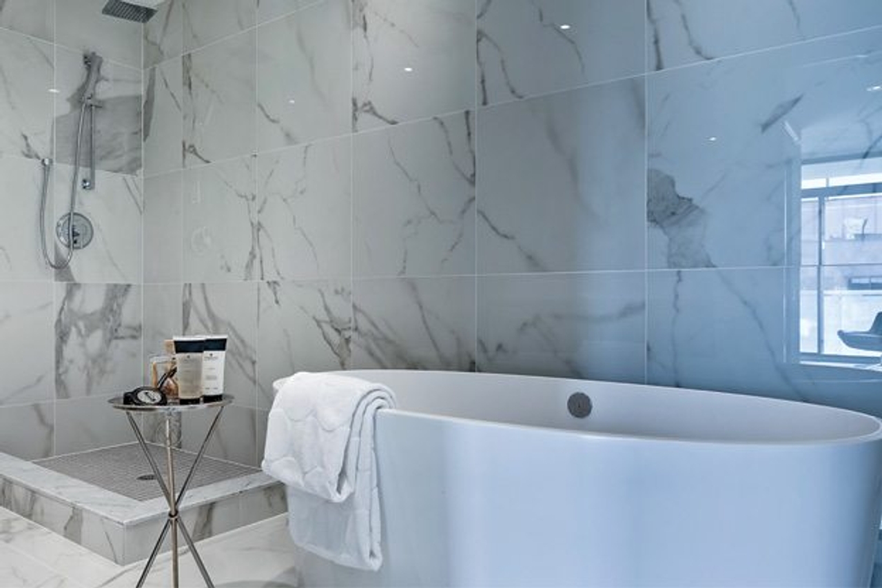 25 Stafford Street, Penthouse 906