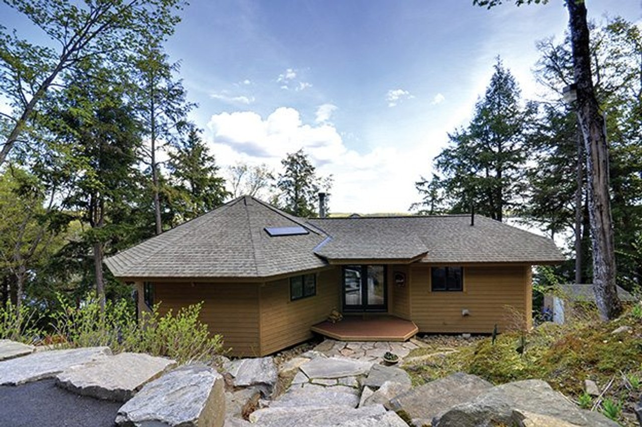 Cottage of the Week: 1983 South Portage Road