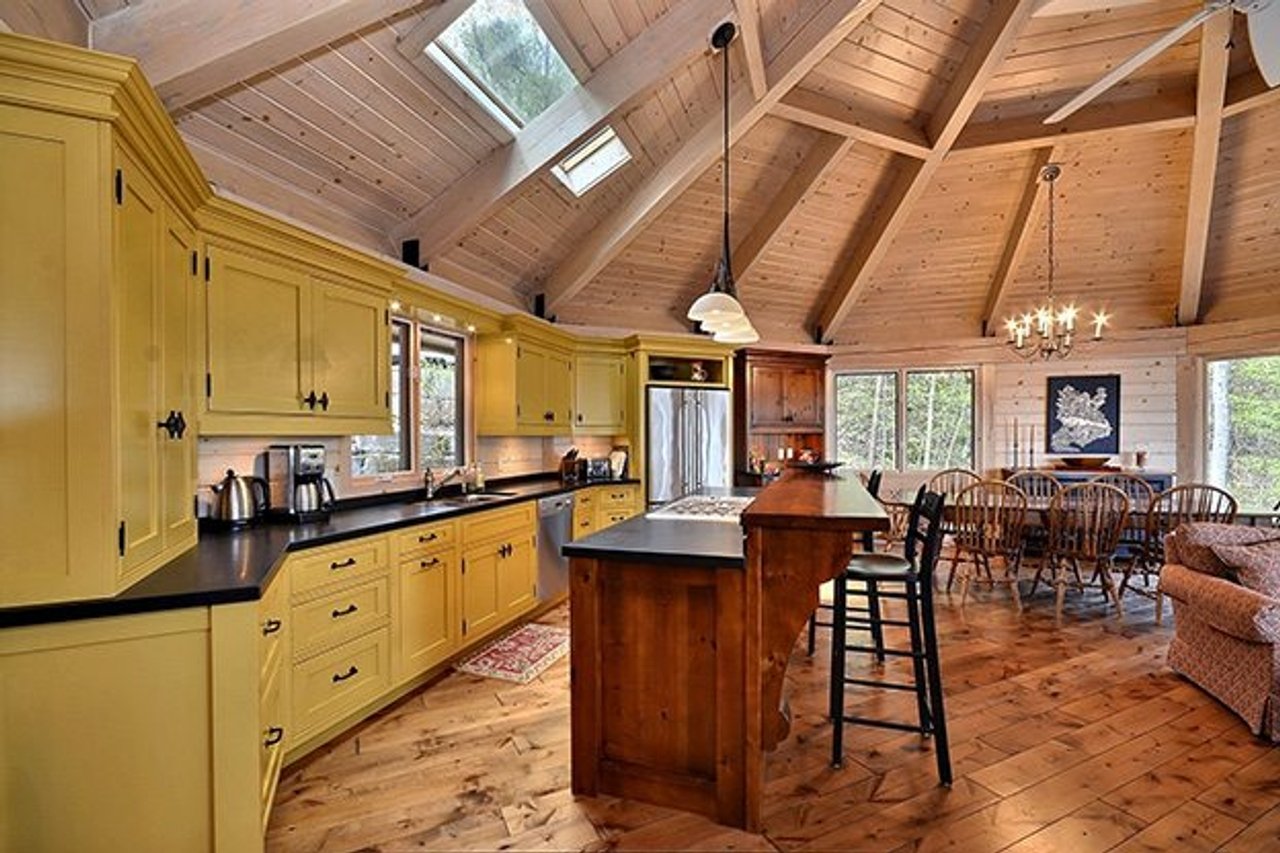Cottage of the Week: 1983 South Portage Road