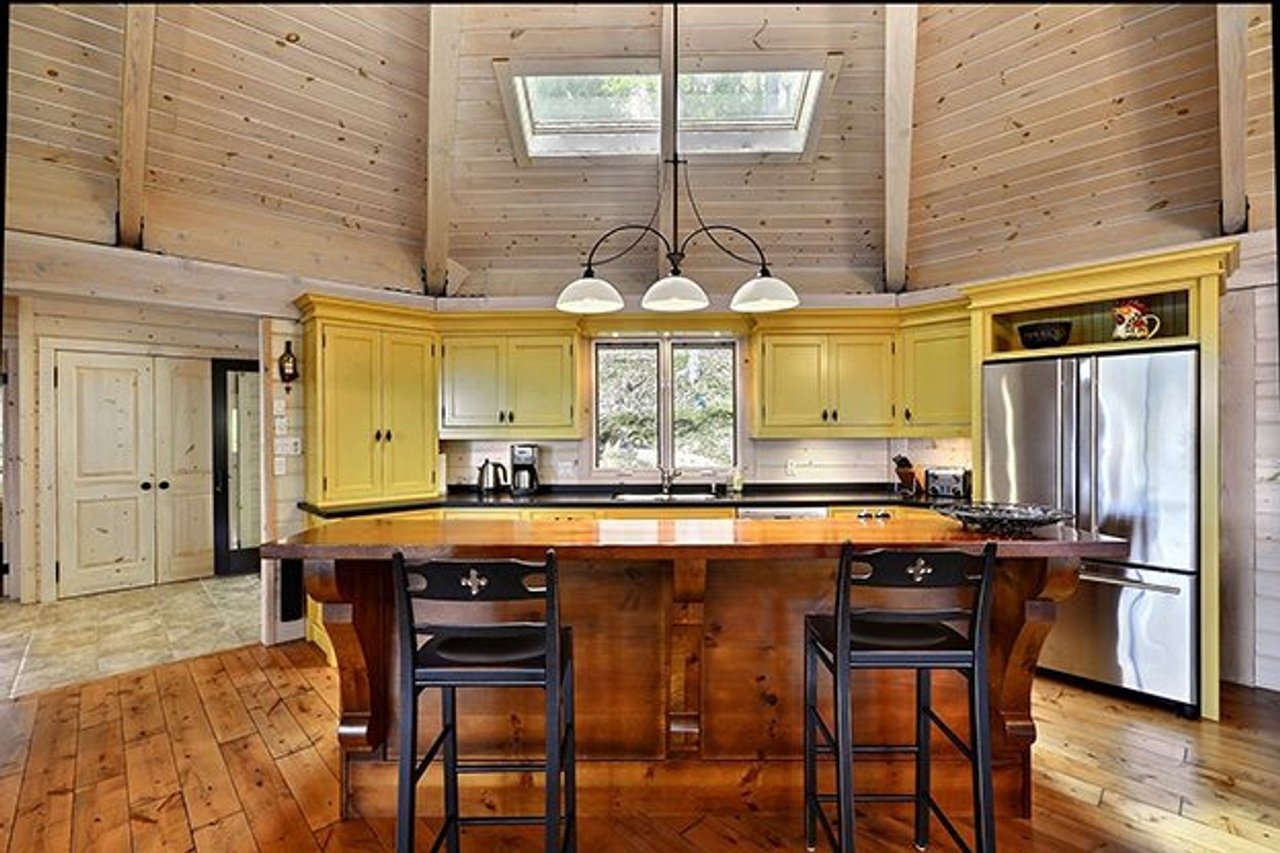 Cottage of the Week: 1983 South Portage Road