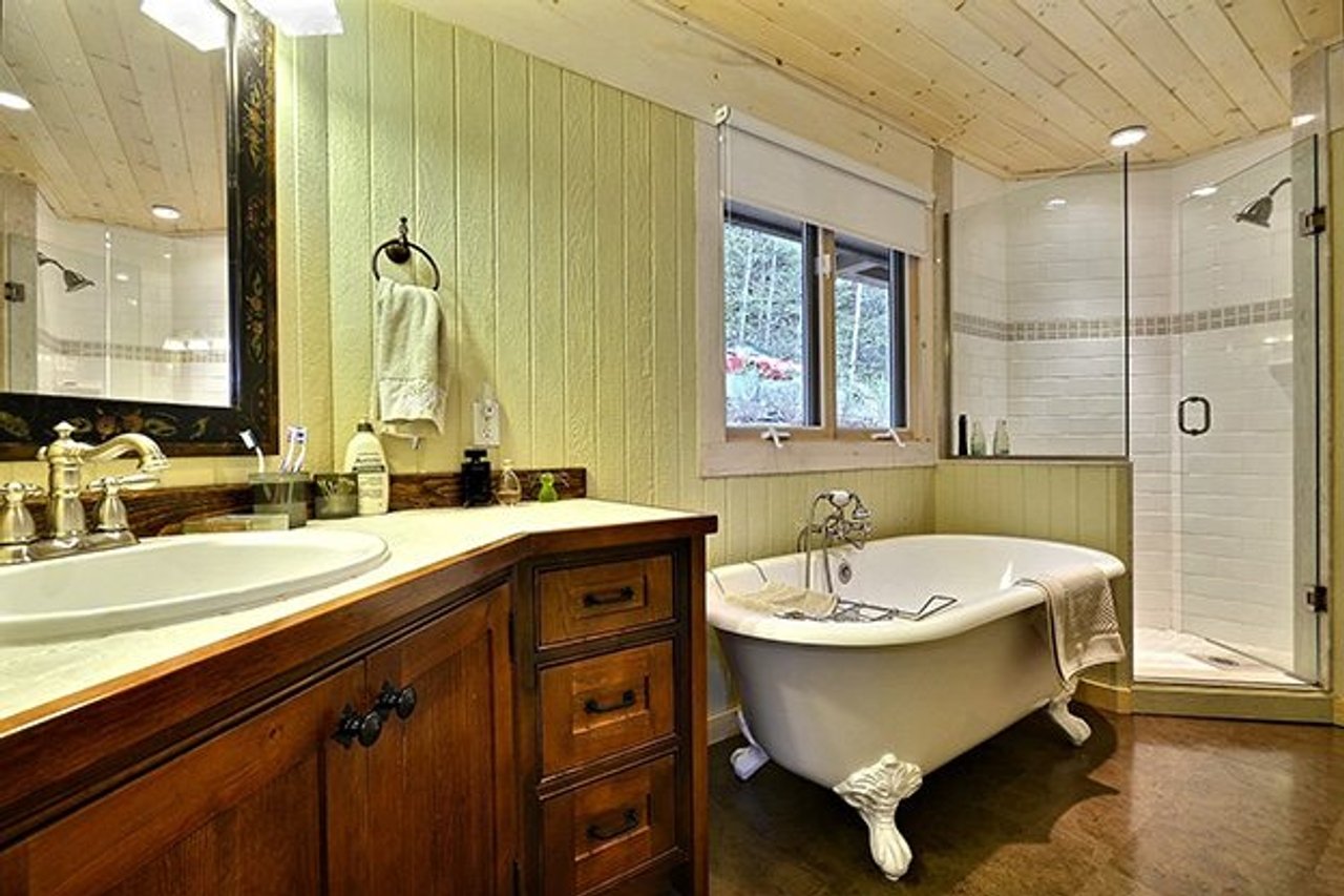 Cottage of the Week: 1983 South Portage Road
