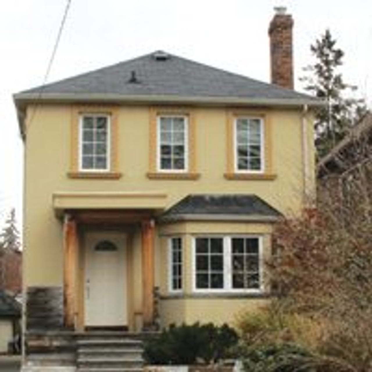 Sherwood Avenue (near Yonge and Eglinton). Listed at $1,224,000, sold for $1,212,000.