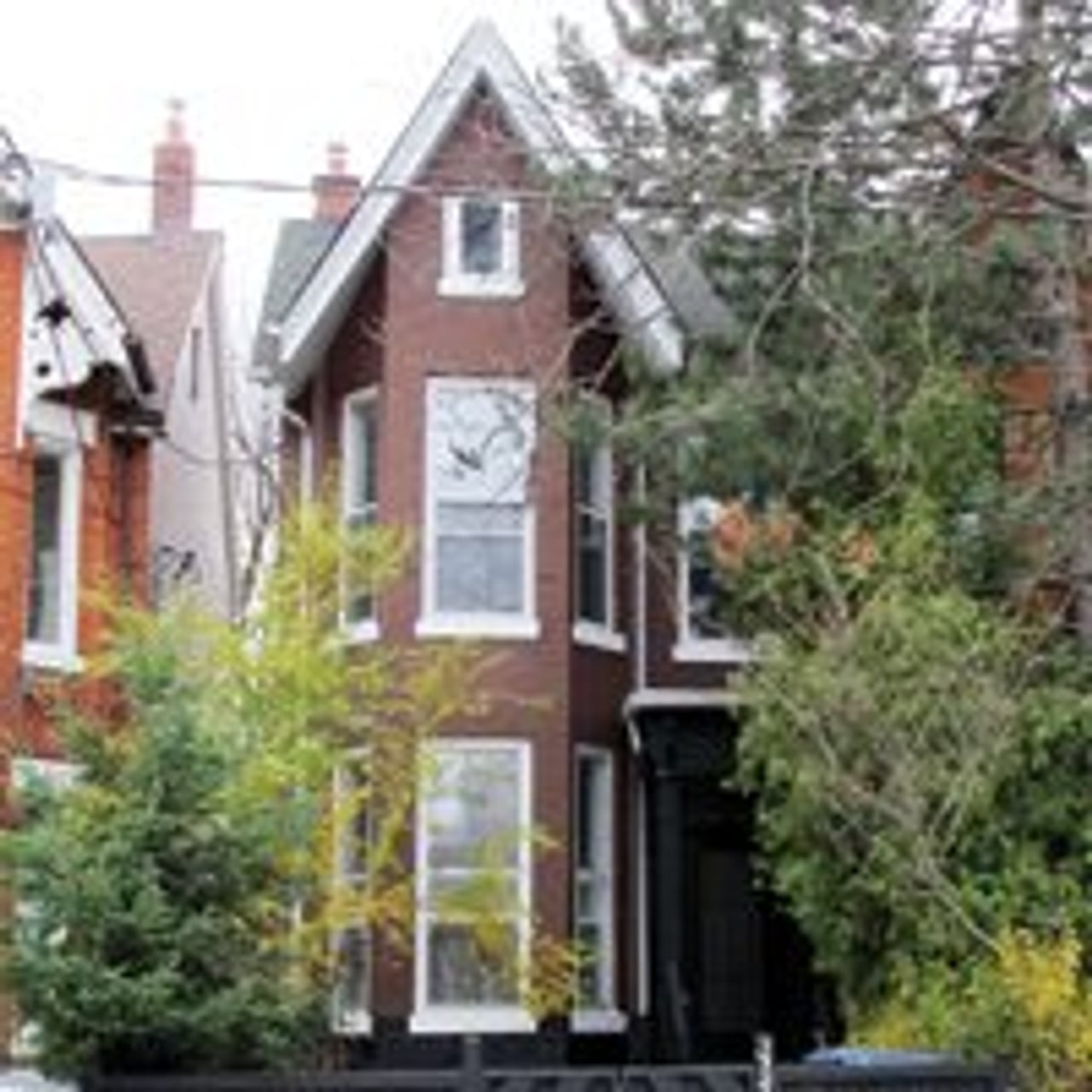 Robert Street (near Bloor and Spadina). Listed at $1,298,800, sold for $1,235,000.