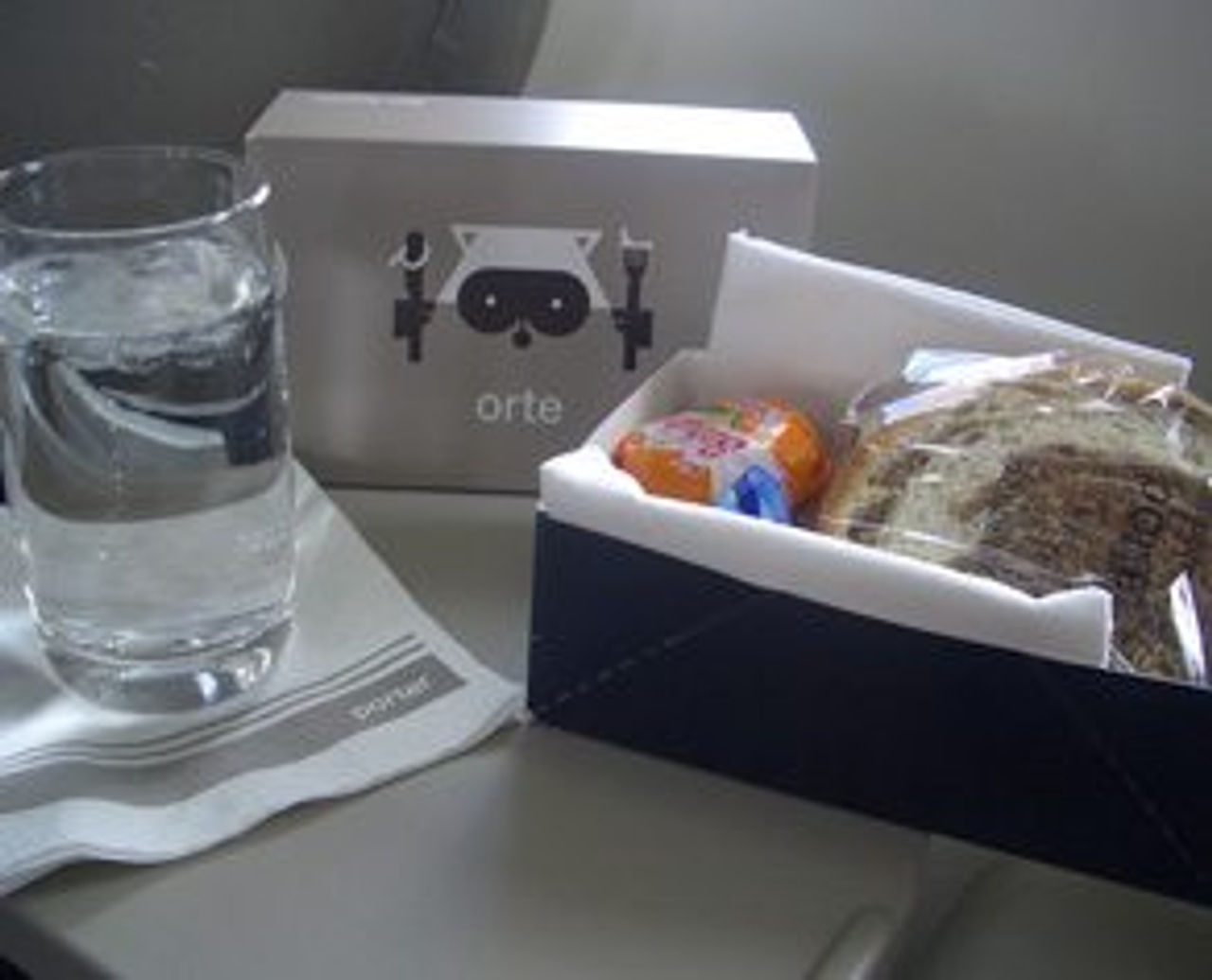 Dear Urban Diplomat: Can Porter Airlines really demand that I pay for food with my credit card instead of cash?