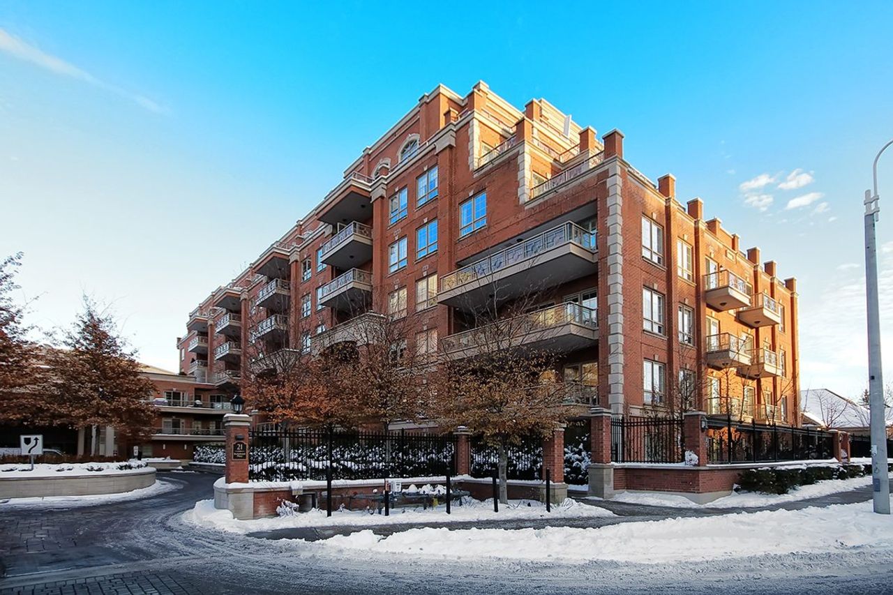 Condo of the Week: $800,000 for a Leaside suite with a spacious garden