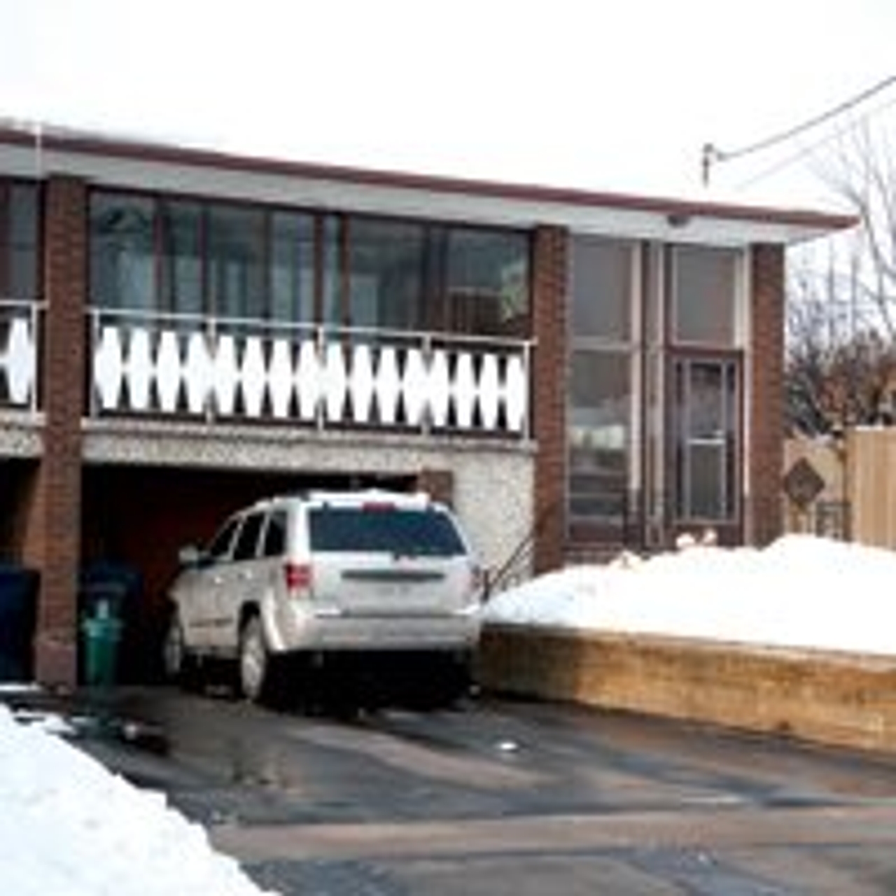 The Chase: twin sisters take a chance on a bargain-basement fixer-upper