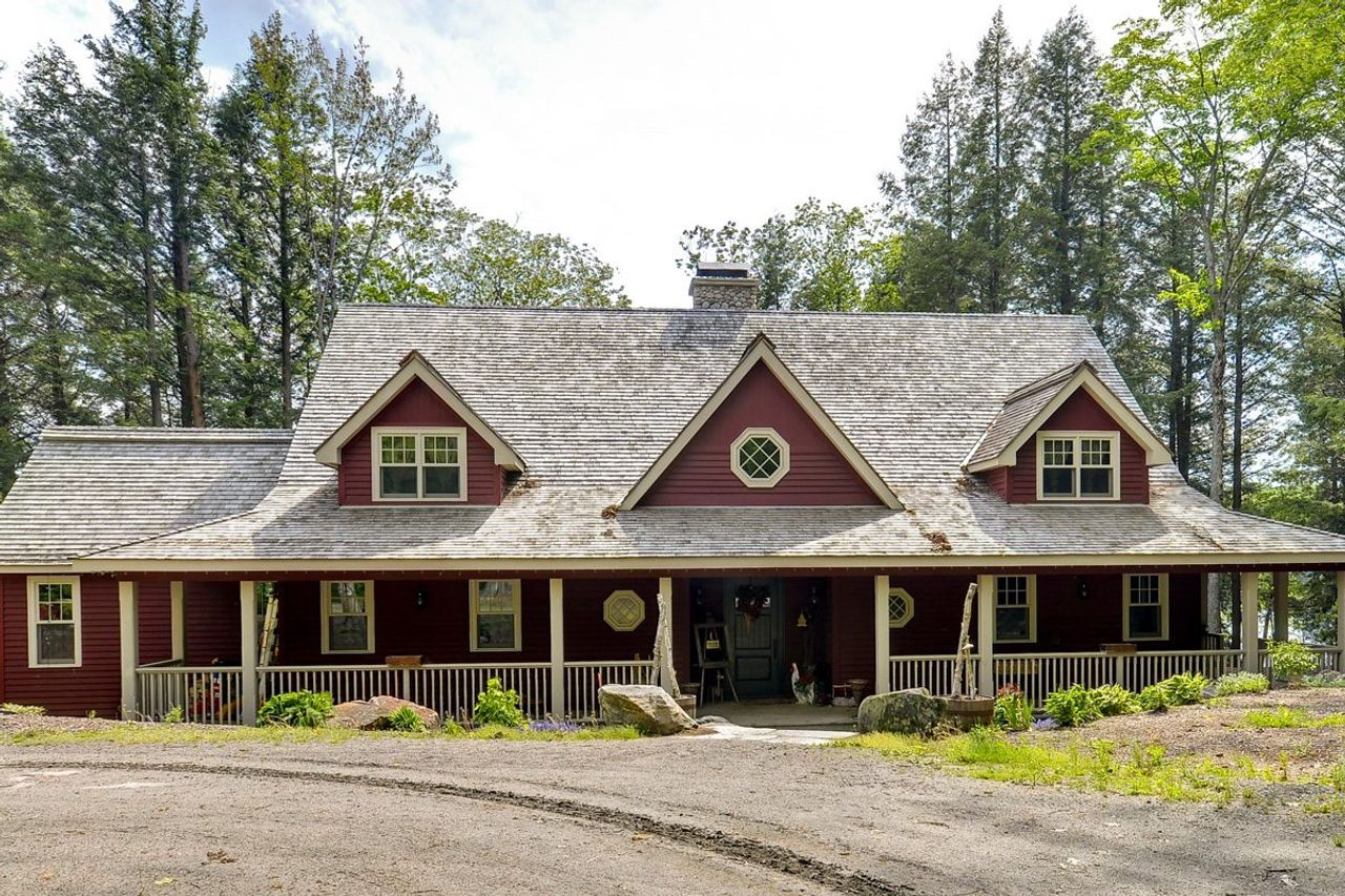Cottage of the Week: $2.4 million for a luxury cottage near an exclusive golf club