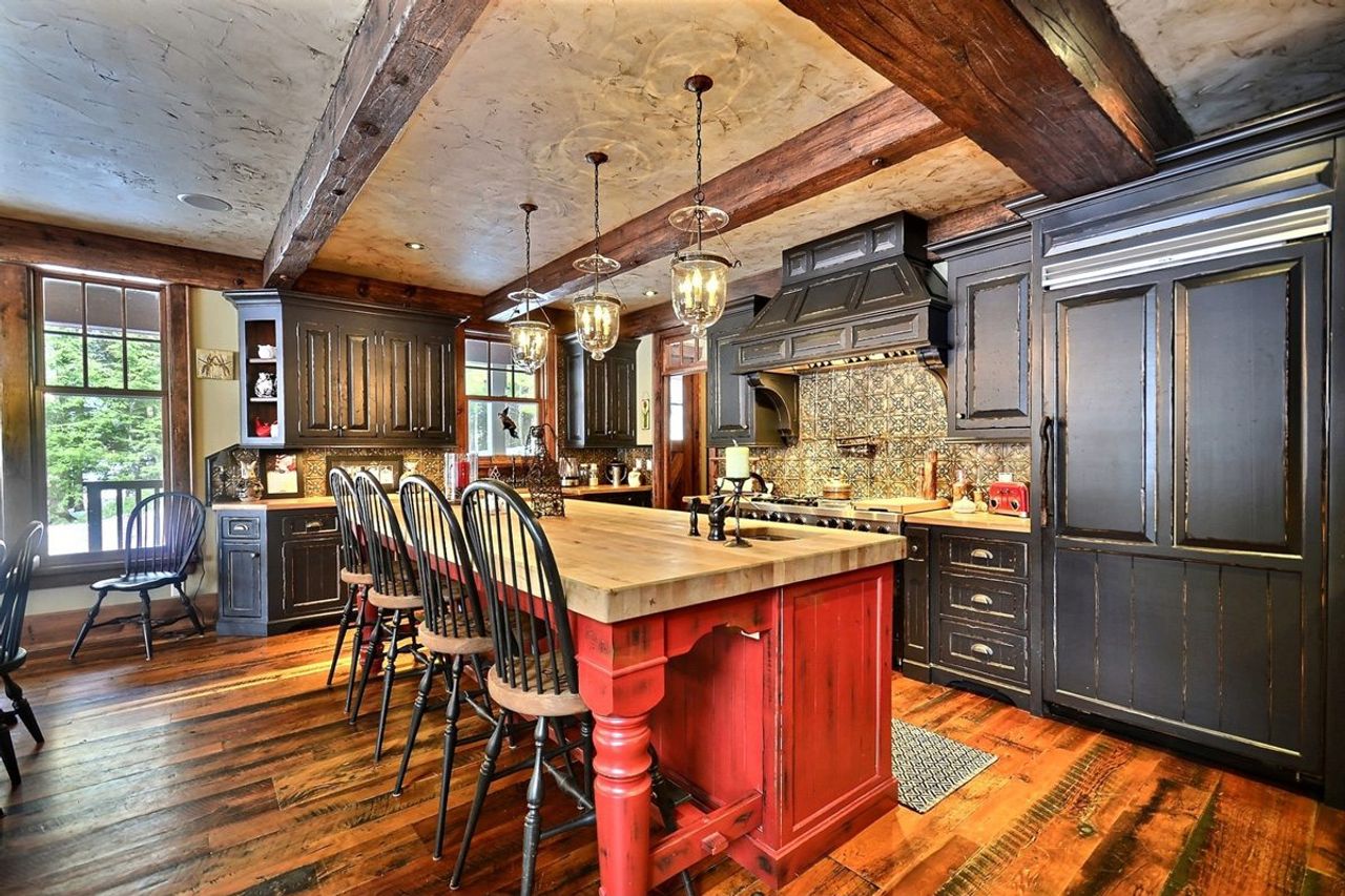 Cottage of the Week: $2.4 million for a luxury cottage near an exclusive golf club