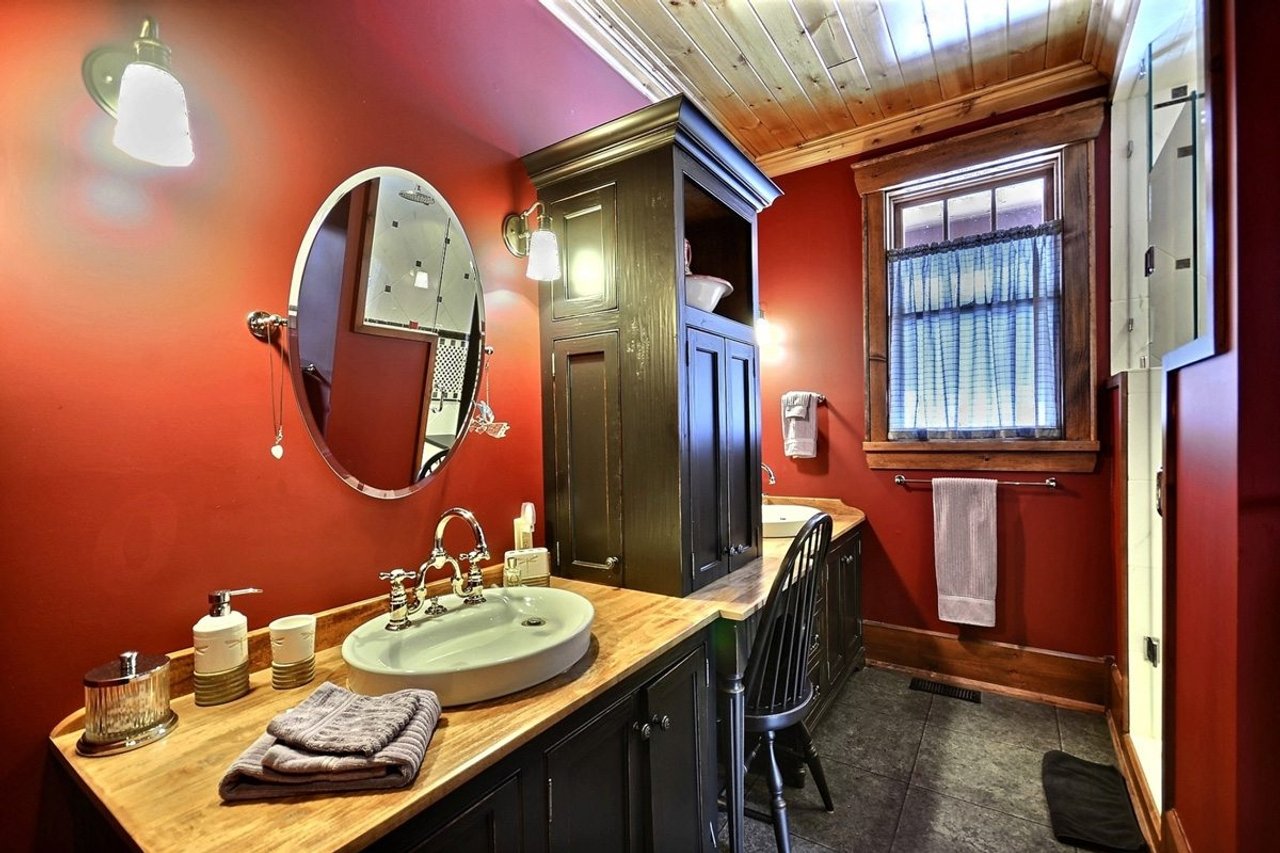 Cottage of the Week: $2.4 million for a luxury cottage near an exclusive golf club