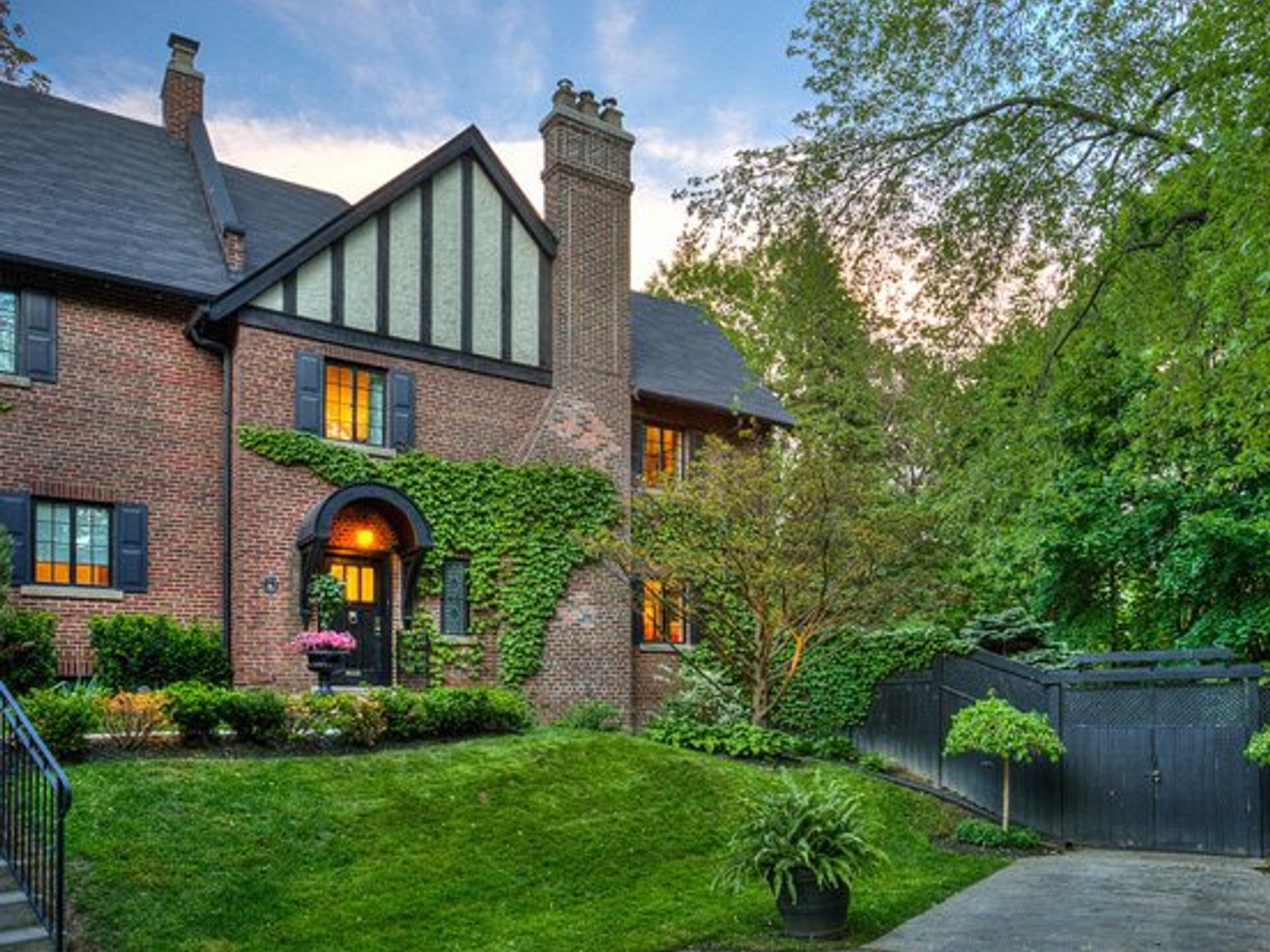 house on the hill argyle ロンパース＆ボンネット toronto-house-of-the-week-18-