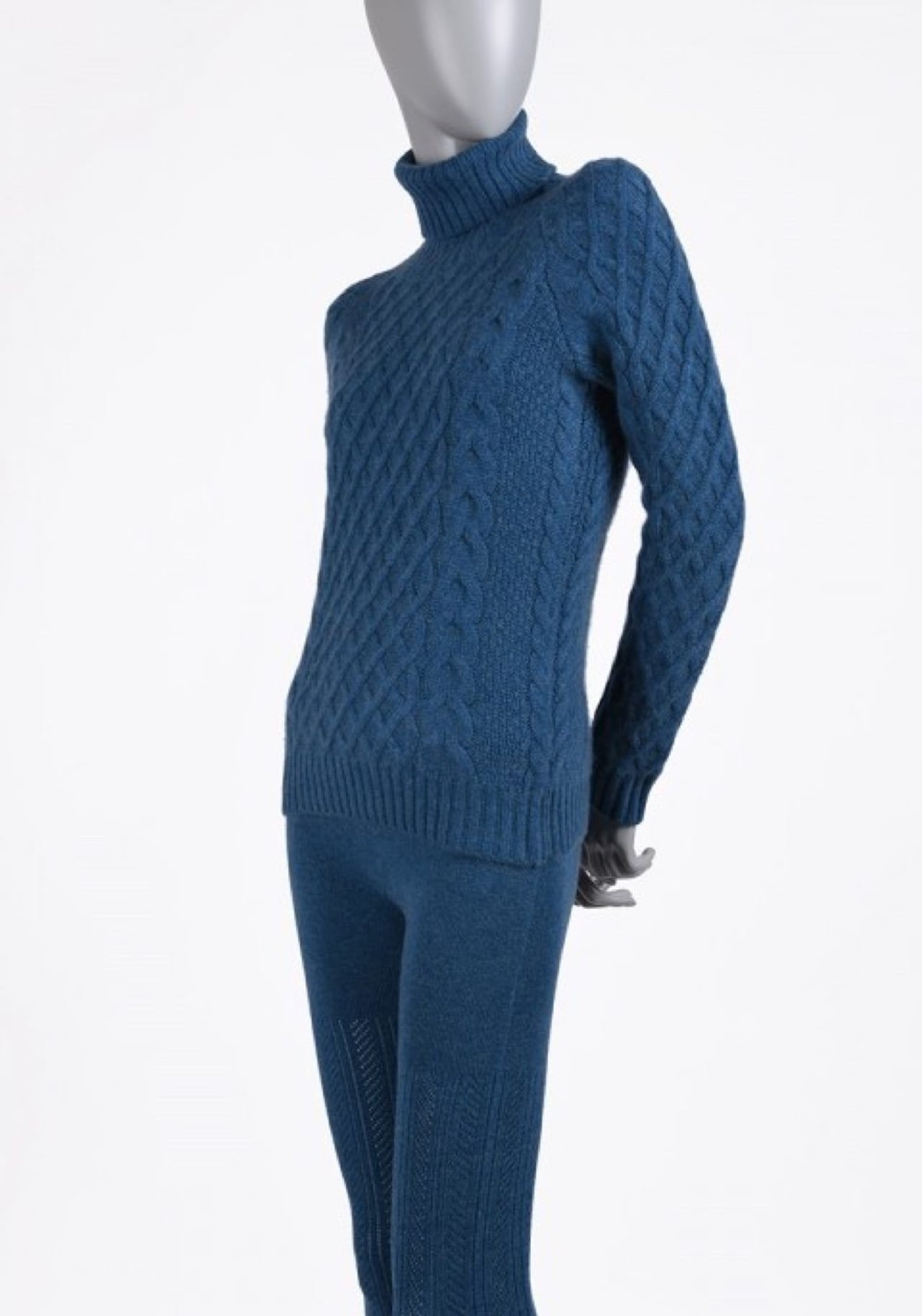 Cashmere dickies, stylish sweats and other incredibly cozy holiday essentials