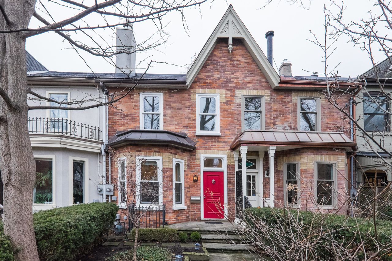 The house that sold at 71 Hazelton Avenue