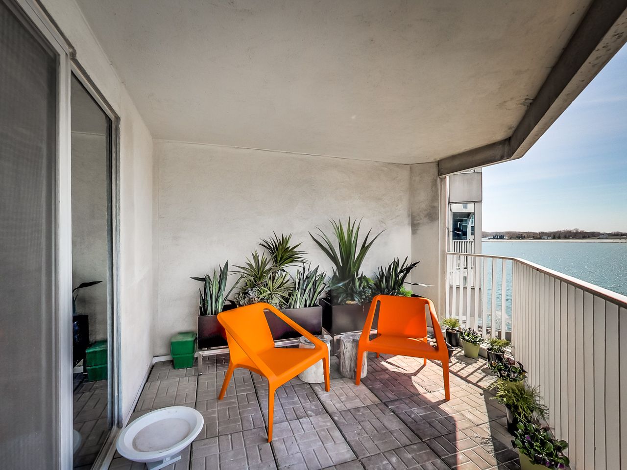 Condo of the Week: $900,000 for a suite that's a literal stone's throw from the lake
