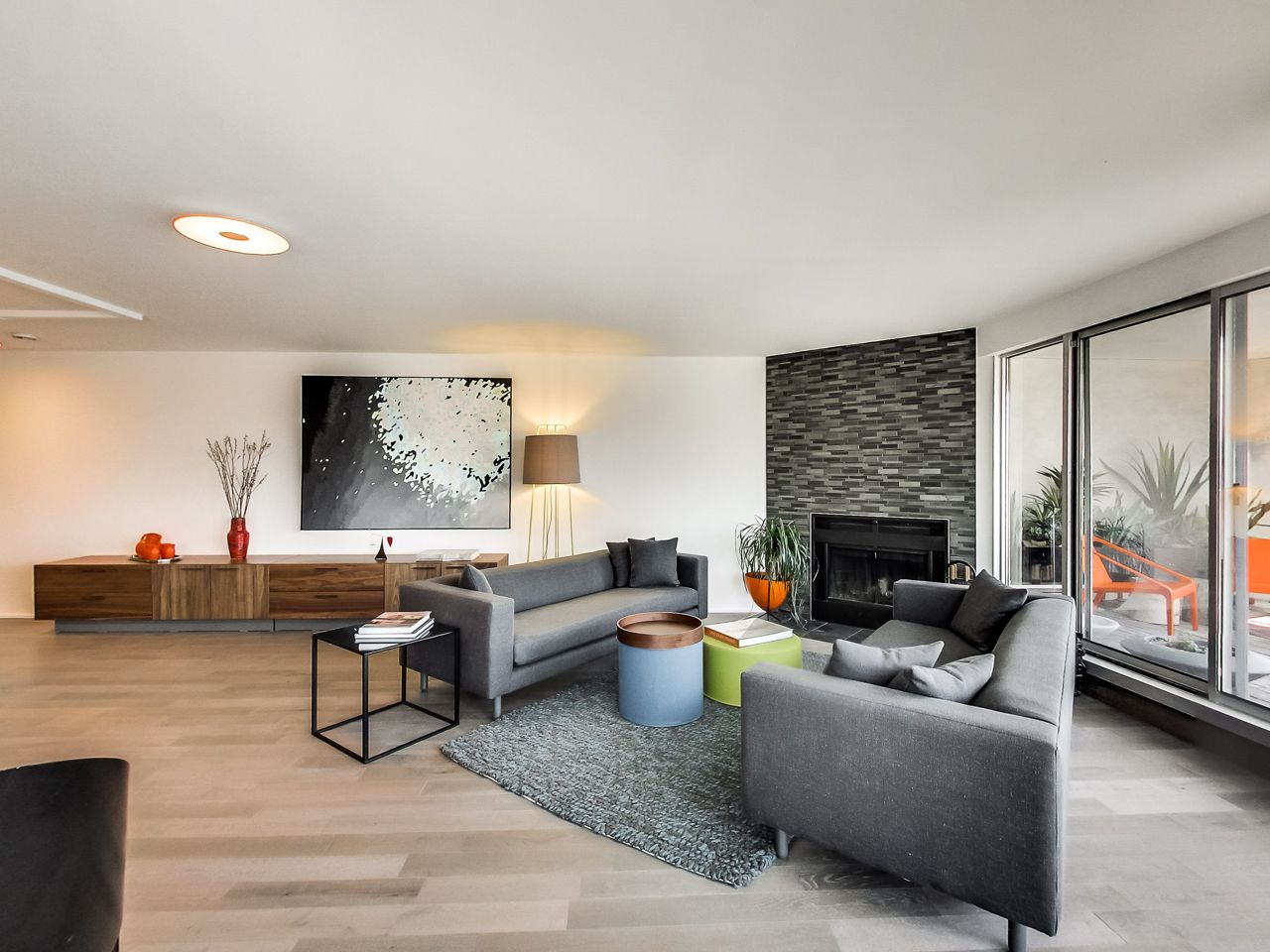 Condo of the Week: $900,000 for a suite that's a literal stone's throw from the lake