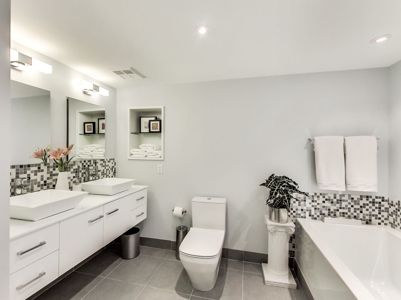 Condo of the Week: $900,000 for a suite that's a literal stone's throw from the lake