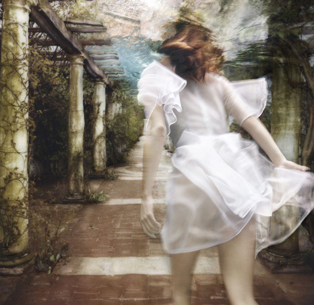 How photographer Barbara Cole turns her underwater photos into lush dreamscapes