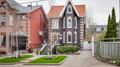 House of the Week: $3.2 million for a revamped Trinity Bellwoods home with a sauna in the master bedroom