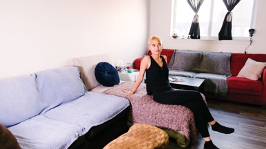"All of my furniture is from Bunz": how a 20-year-old hairdressing student gets by in Toronto
