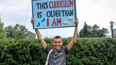 Protestors weigh in on Ontario's sex-ed changes