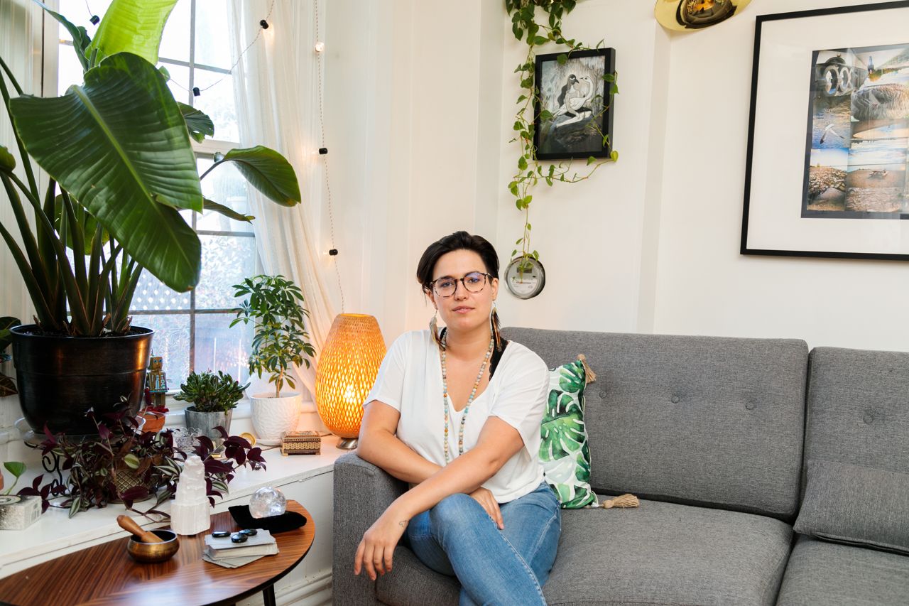 How a photographer and tarot card reader lives in 350 square feet