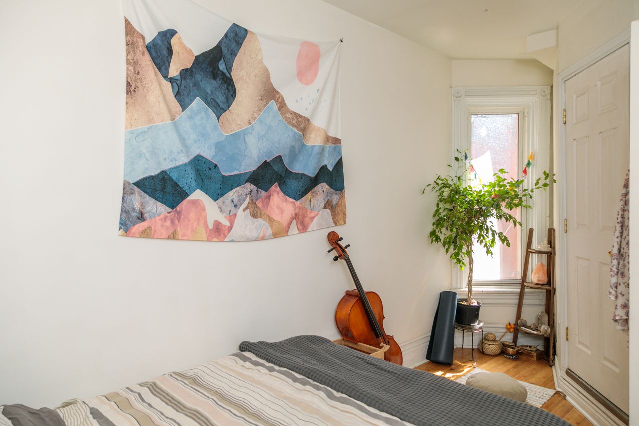 How a photographer and tarot card reader lives in 350 square feet