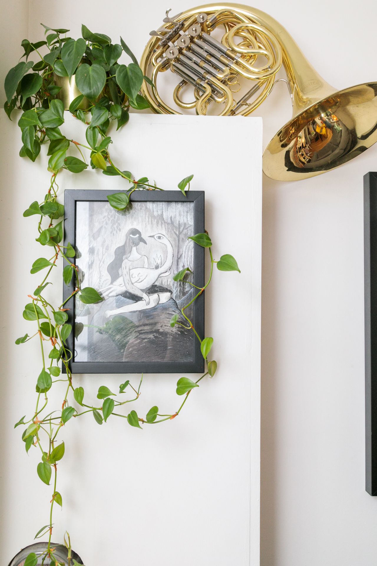 How a photographer and tarot card reader lives in 350 square feet