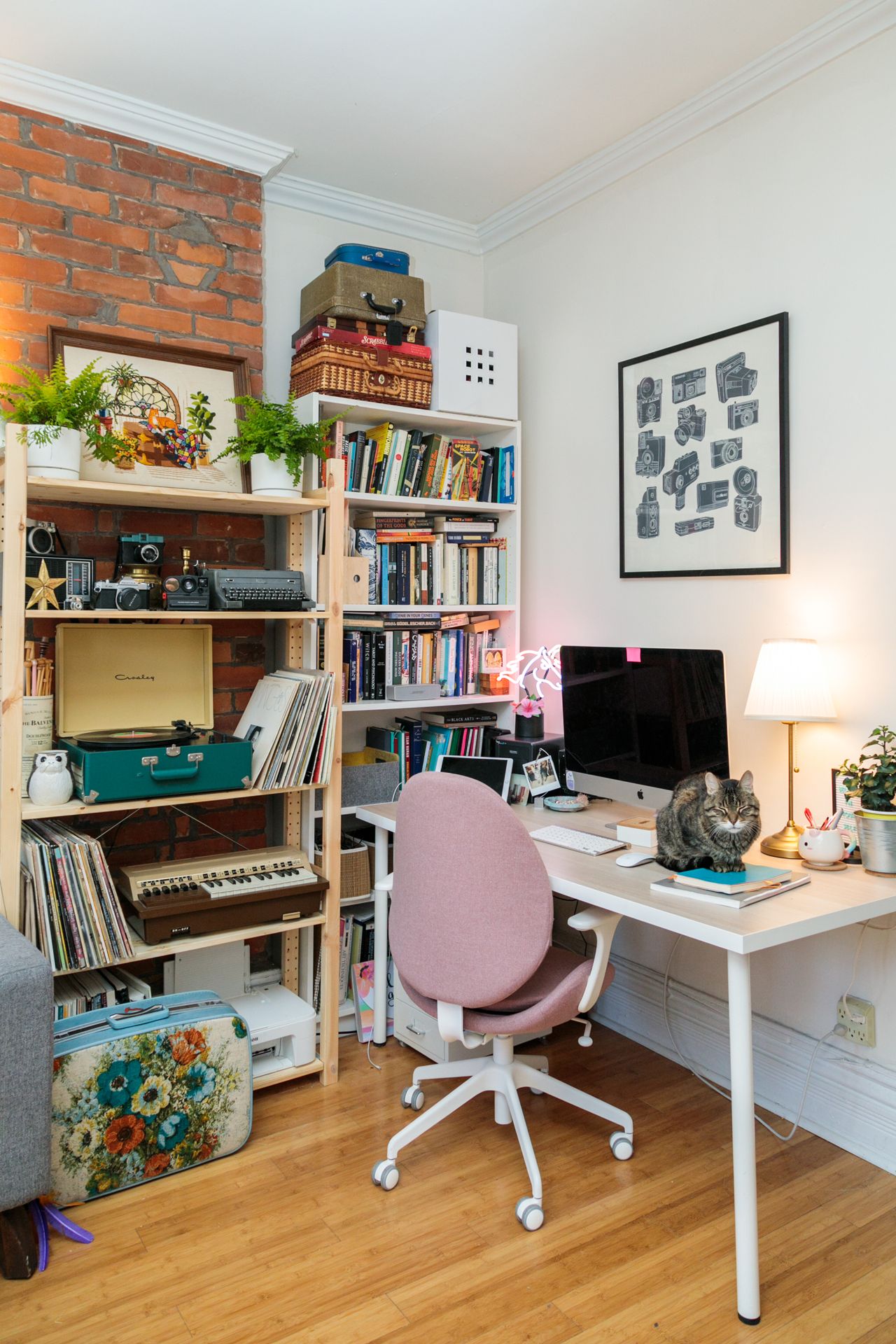How a photographer and tarot card reader lives in 350 square feet