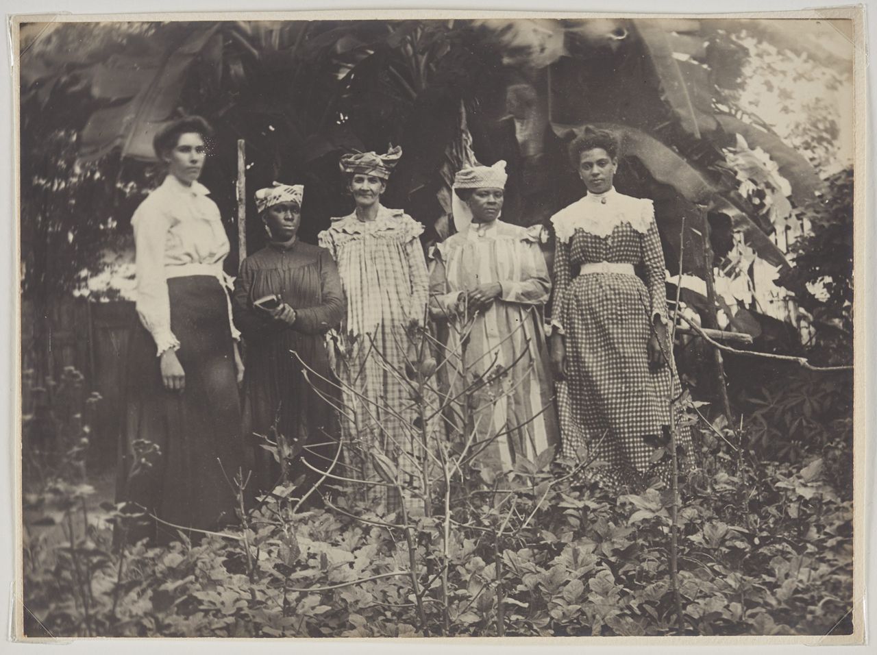 Six photos that illustrate life in the Caribbean 100 years ago